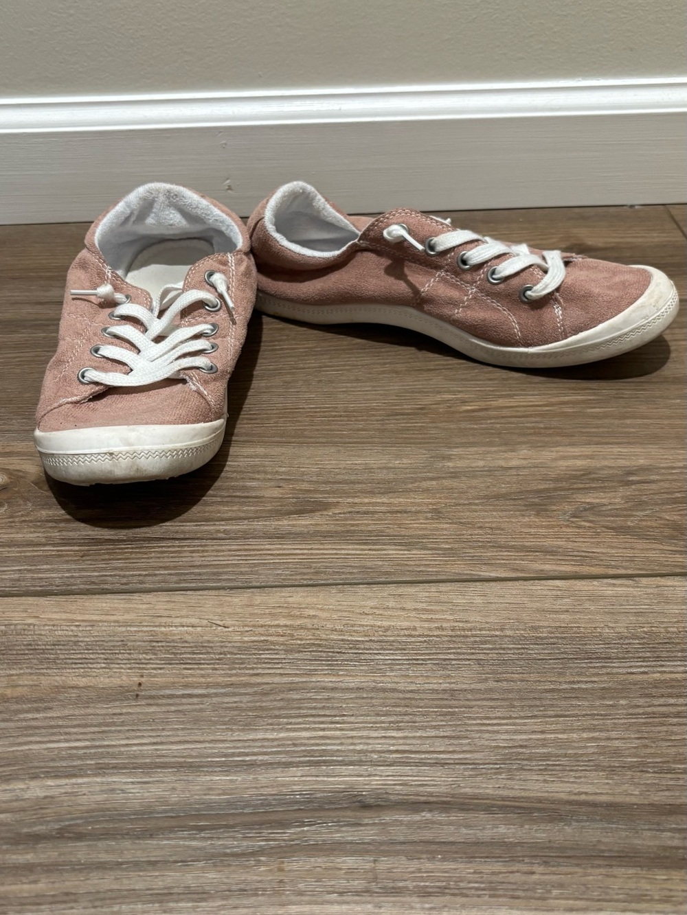 Casual Women's Dusty Rose Canvas Sneakers - Lace Up Comfort